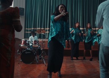 Movie still from “Adelphi Music Factory - Javelin (Calling Out Your Name)” (2019), directed by Fanny Hoetzeneder – Extreme Wide shot, Low angle