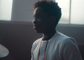 Movie still from “Adelphi Music Factory - Javelin (Calling Out Your Name)” (2019), directed by Fanny Hoetzeneder – Close Up shot, Low angle