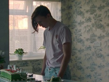 Movie still from “Sam Fender - Dead Boys” (2018), directed by Vincent Haycock – Medium shot, High angle
