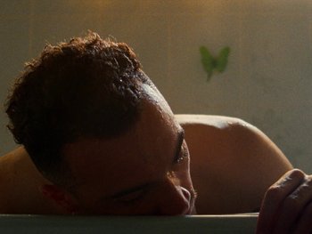 Movie still from “Sam Fender - Dead Boys” (2018), directed by Vincent Haycock – Extreme Close Up shot, Low angle