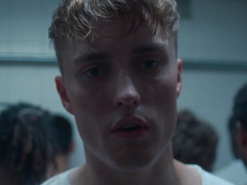 Movie still from “Sam Fender - Dead Boys” (2018), directed by Vincent Haycock – Close Up shot, Low angle