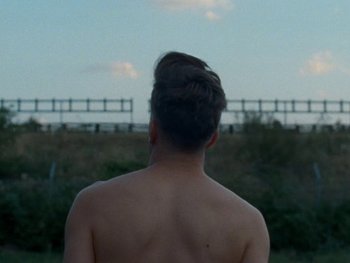 Movie still from “Sam Fender - Dead Boys” (2018), directed by Vincent Haycock – Medium shot, Over the shoulder angle