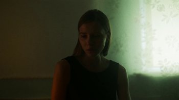 Movie still from “Sophie Hunger - Tricks” (2018), directed by Matilda Finn – Close Up shot, Low angle