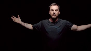 Movie still from “Thirty Seconds To Mars - Rescue Me” (2018), directed by Mark Romanek – Medium shot, Low angle