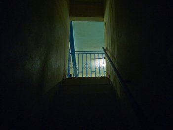 Movie still from “Seinabo Sey - I Owe You Nothing” (2018), directed by Sheila Johansson – Extreme Wide shot, Overhead angle