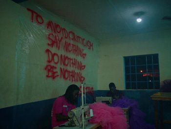 Movie still from “Seinabo Sey - I Owe You Nothing” (2018), directed by Sheila Johansson – Wide shot, High angle
