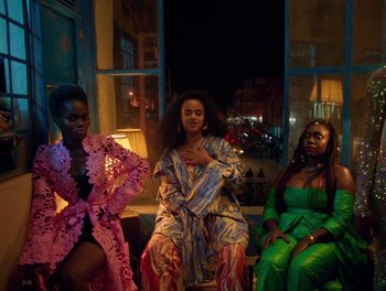 Movie still from “Seinabo Sey - I Owe You Nothing” (2018), directed by Sheila Johansson – Medium shot, Low angle