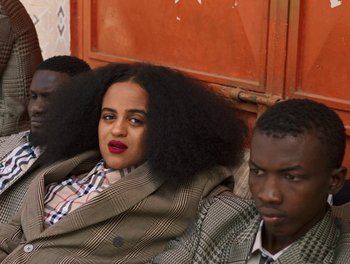 Movie still from “Seinabo Sey - I Owe You Nothing” (2018), directed by Sheila Johansson – Medium shot, Over the shoulder angle