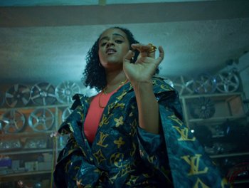 Movie still from “Seinabo Sey - I Owe You Nothing” (2018), directed by Sheila Johansson – Medium shot, Low angle