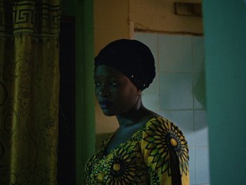 Movie still from “Seinabo Sey - I Owe You Nothing” (2018), directed by Sheila Johansson – Medium shot, Over the shoulder angle