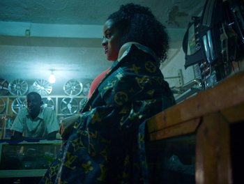 Movie still from “Seinabo Sey - I Owe You Nothing” (2018), directed by Sheila Johansson – Medium shot, Low angle