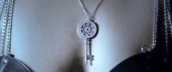 Movie still from “Bipolar Sunshine - Easy To Do” (2018), directed by Matilda Finn – Extreme Close Up shot, High angle