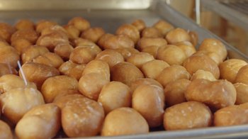 Movie still from “I Love LA - Starcrawler” (2017), directed by Autumn de Wilde – Extreme Close Up shot, Overhead angle