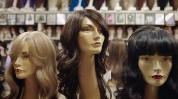 Movie still from “I Love LA - Starcrawler” (2017), directed by Autumn de Wilde – Close Up shot, High angle