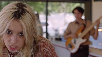 Movie still from “I Love LA - Starcrawler” (2017), directed by Autumn de Wilde – Close Up shot, Over the shoulder angle