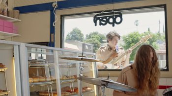 Movie still from “I Love LA - Starcrawler” (2017), directed by Autumn de Wilde – Medium shot, Low angle