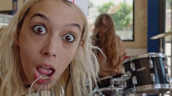 Movie still from “I Love LA - Starcrawler” (2017), directed by Autumn de Wilde – Close Up shot, Over the shoulder angle