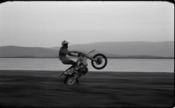 Movie still from “C.Tangana - Caballo Ganador” (2017), directed by Diana Kunst – Wide shot, Low angle