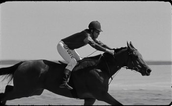 Movie still from “C.Tangana - Caballo Ganador” (2017), directed by Diana Kunst – Wide shot, Low angle