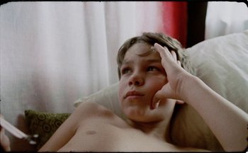 Movie still from “C.Tangana - Caballo Ganador” (2017), directed by Diana Kunst – Close Up shot, High angle