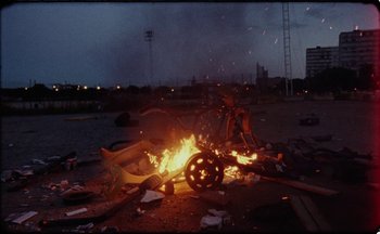 Movie still from “C.Tangana - Caballo Ganador” (2017), directed by Diana Kunst – Extreme Wide shot, High angle