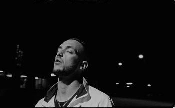 Movie still from “C.Tangana - Caballo Ganador” (2017), directed by Diana Kunst – Close Up shot, Low angle