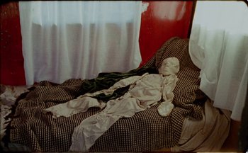 Movie still from “C.Tangana - Caballo Ganador” (2017), directed by Diana Kunst – Medium shot, High angle