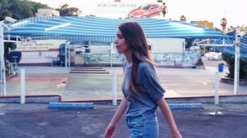 Movie still from “HAIM - Little of Your Love” (2017), directed by Paul Thomas Anderson – Medium shot, Over the shoulder angle