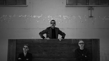 Movie still from “Depeche Mode - Where’s the Revolution” (2017), directed by Anton Corbijn – Medium shot, Low angle