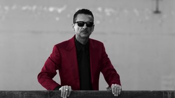 Movie still from “Depeche Mode - Where’s the Revolution” (2017), directed by Anton Corbijn – Medium shot, Low angle