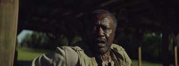 Movie still from “Frankie Sinatra - The Avalanches” (2016), directed by Manu Cossu – Close Up shot, Low angle