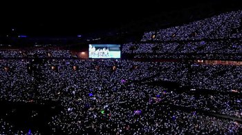 Movie still from “Taylor Swift - New Romantics” (2016), directed by Jonas Åkerlund – Extreme Wide shot, High angle