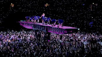 Movie still from “Taylor Swift - New Romantics” (2016), directed by Jonas Åkerlund – Extreme Wide shot, Overhead angle