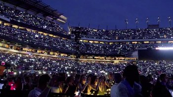 Movie still from “Taylor Swift - New Romantics” (2016), directed by Jonas Åkerlund – Extreme Wide shot, High angle