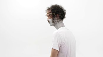 Movie still from “Darwin Deez - The Mess She Made” (2015), directed by Oscar Hudson – Close Up shot, High angle
