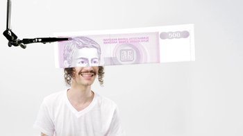 Movie still from “Darwin Deez - The Mess She Made” (2015), directed by Oscar Hudson – Extreme Close Up shot, Overhead angle