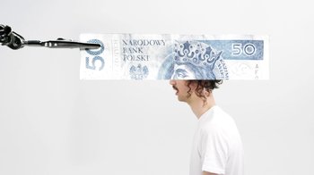 Movie still from “Darwin Deez - The Mess She Made” (2015), directed by Oscar Hudson – Extreme Close Up shot, Overhead angle