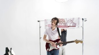 Movie still from “Darwin Deez - The Mess She Made” (2015), directed by Oscar Hudson – Medium shot, Low angle