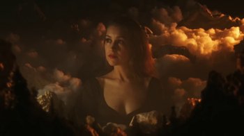Movie still from “Joanna Newsom - Divers” (2015), directed by Paul Thomas Anderson – Medium shot, Low angle