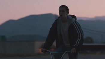 Movie still from “Cold Specks - Neuroplasticity” (2015), directed by Young Replicant – Medium shot, Low angle