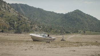 Movie still from “Cold Specks - Neuroplasticity” (2015), directed by Young Replicant – Extreme Wide shot, High angle