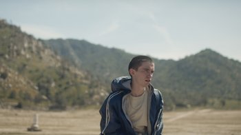 Movie still from “Cold Specks - Neuroplasticity” (2015), directed by Young Replicant – Medium shot, Low angle