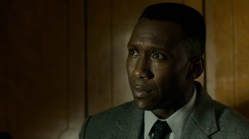 Movie still from “True Detective” (2014), created by Issa López – A person wearing a suit and tie; Close Up shot, Over the shoulder angle