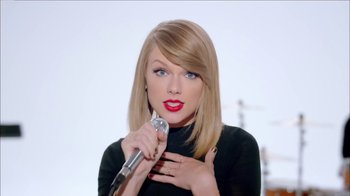 Movie still from “Taylor Swift - Shake It Off” (2014), directed by Mark Romanek – Close Up shot, High angle