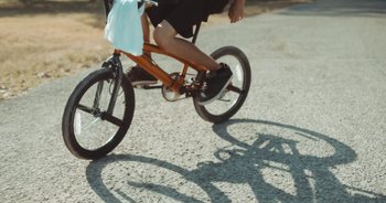 Movie still from “Alt-J - Left Hand Free” (2014), directed by Ryan Staake – Wide shot, High angle