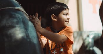 Movie still from “Alt-J - Left Hand Free” (2014), directed by Ryan Staake – Close Up shot, Low angle