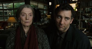 Movie still from “Children of Men” (2006), directed by Alfonso Cuarón – A man and a woman standing next to each other in a room; Close Up shot, Low angle