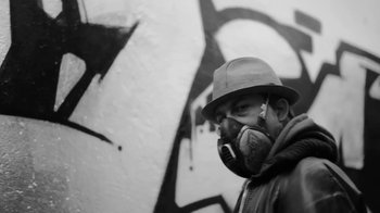 Movie still from “ASD - Legendär / Populär” (2015), directed by David Aufdembrinke – Medium shot, Low angle