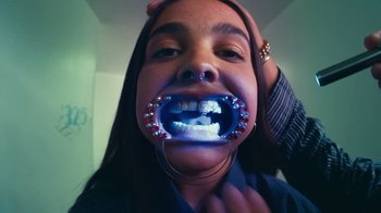 Movie still from “Carly Gibert - Dropping Seeds” (2023), directed by Luciana Baldovino – Extreme Close Up shot, Low angle