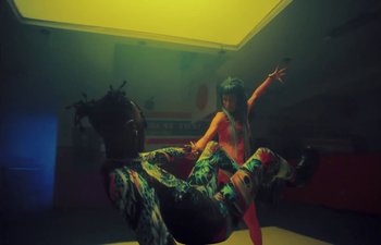 Movie still from “Duda Beat feat. Trevo - Nem Um Pouquinho” (2021), directed by Alaska – Wide shot, Overhead angle